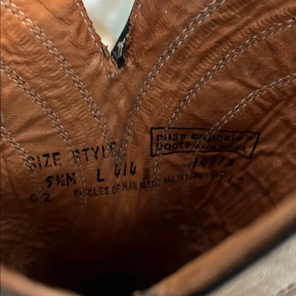 Miss Capezio Tan Heeled Boots with Classic Western Design - Picture 2 of 7